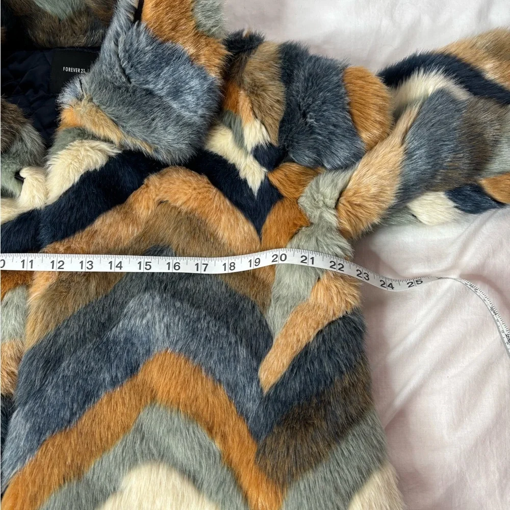 Forever 21 faux fur chevron striped coat sizeL collared one hookeye top closure - Picture 10 of 11